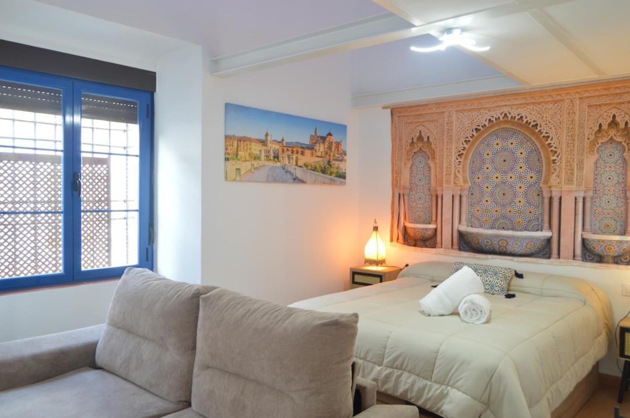 Alcazar Viejo Parking Tourist Cordoue