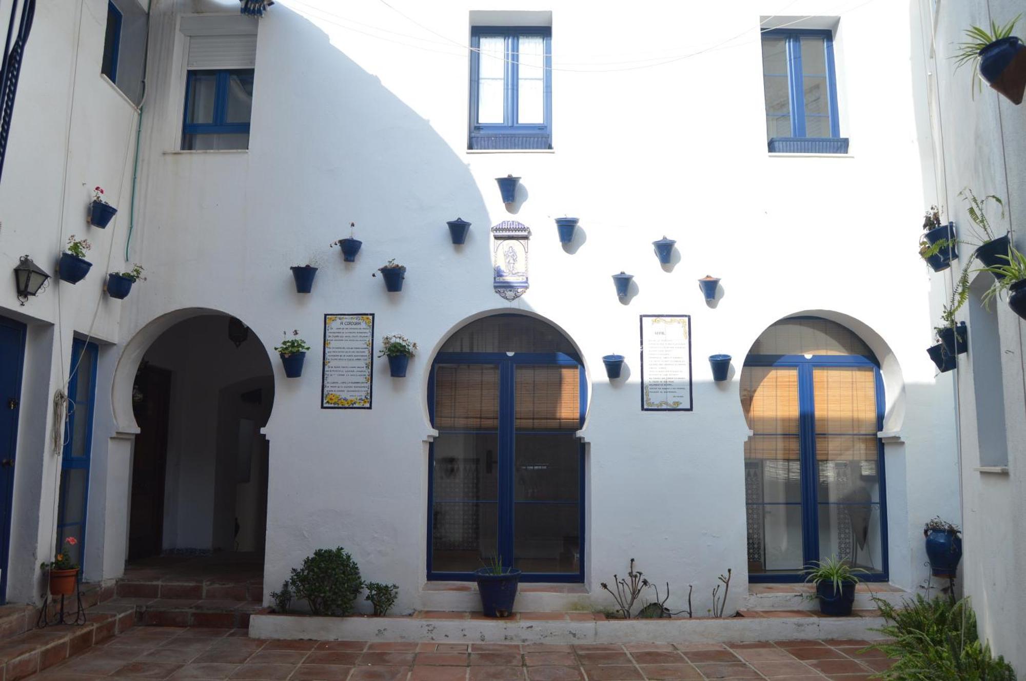 Alcazar Viejo Parking Tourist * Cordoue